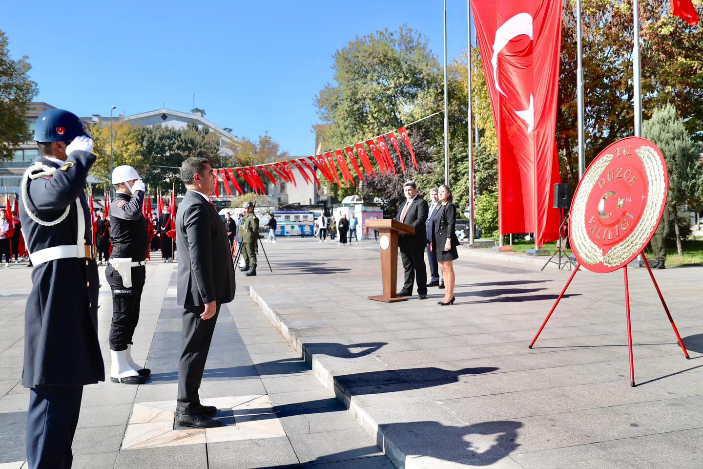 29 EKİM KUTLAMALARI ANIT’A ÇELENK SUNUMU İLE BAŞLADI!