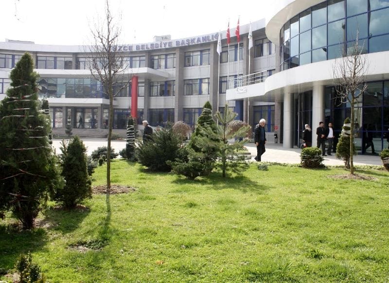 ÖZLÜ; BELEDİYE YÖNETİM KADROLARINDA DEĞİŞİKLİĞE GİTTİ!