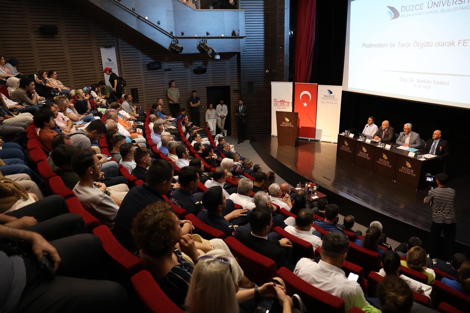 DÜZCE ÜNİVERSİTESİ’NDE 15 TEMMUZ ZAFERİ PANELİ!