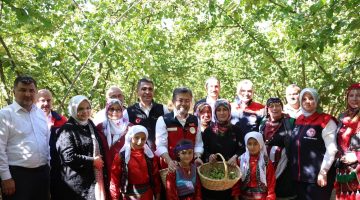 BAKAN YUMAKLI DÜZCE’DE FINDIK HASADI ŞENLİĞİNE KATILDI!