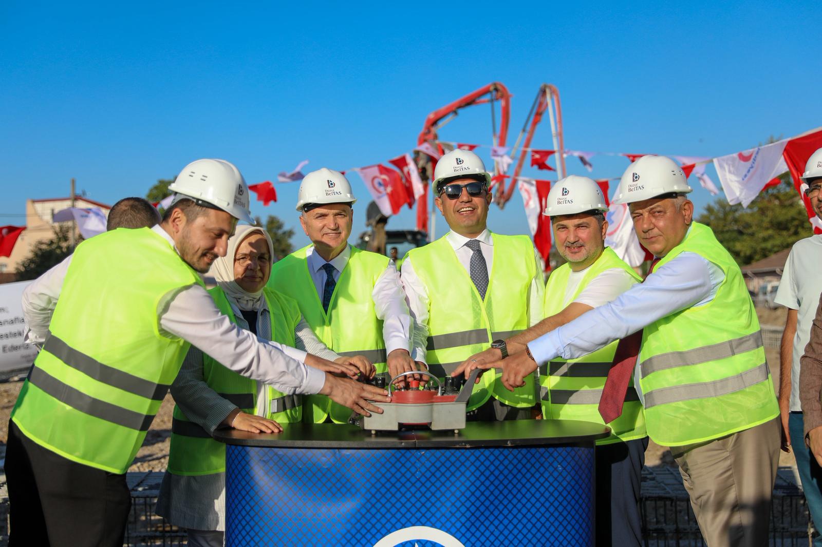 TUHAFİYECİLER PAZARYERİNİN TEMELİ ATILDI!