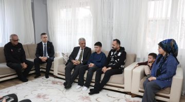VALİ MAKAS’TAN DEPREMZEDE AİLEYE ZİYARET!