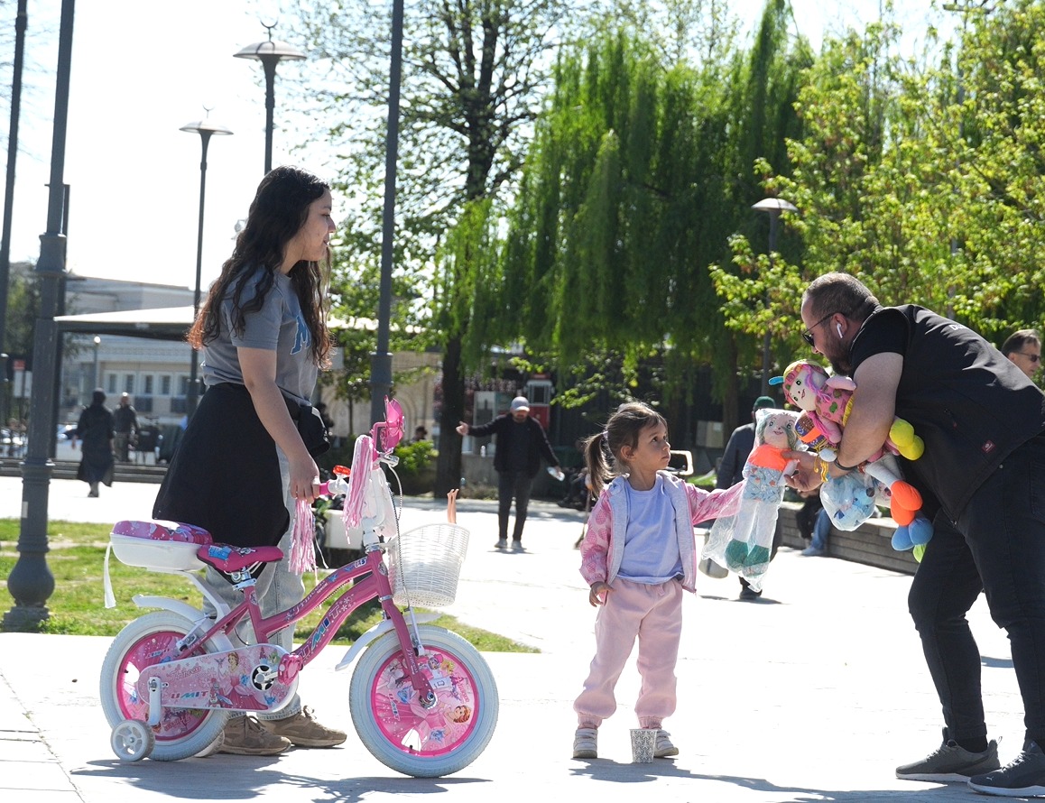 MİNİK YÜREKLERDEN KOCAMAN DÜRÜSTLÜK!