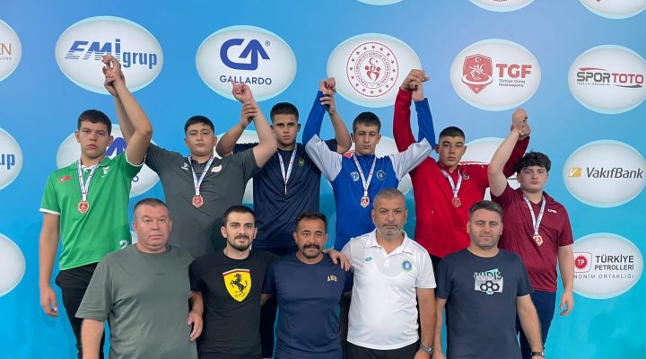MİNİKLER GÜREŞ’TE TÜRKİYE ŞAMPİYONLUĞU GELDİ!