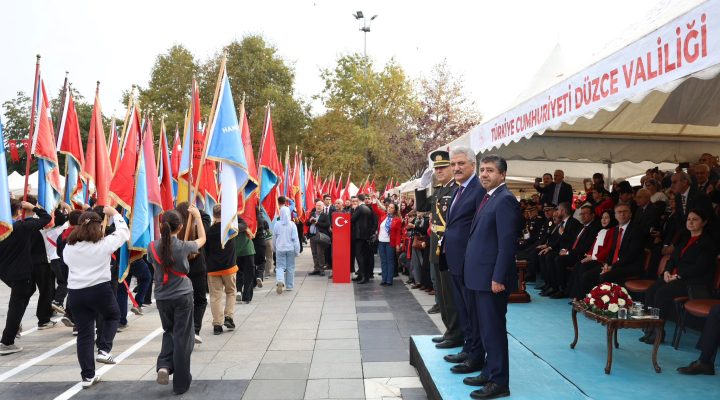 DÜZCE’DE 29 EKİM COŞKUYLA KUTLANDI!